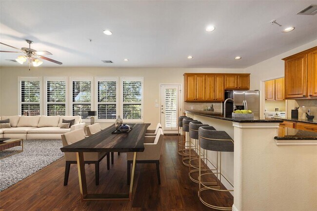 Building Photo - 6701 Covered Bridge Dr