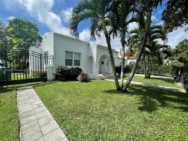 Foto del edificio - 552 NE 74th St