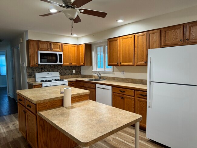 Building Photo - 37 Bailey Ln