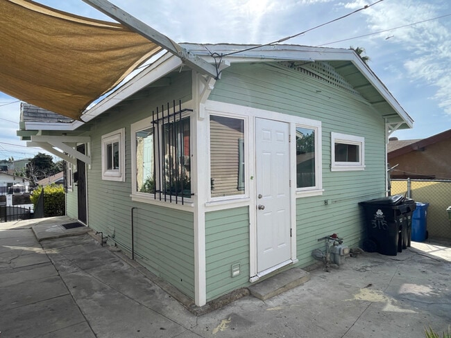 Building Photo - 515 N Burlington Ave