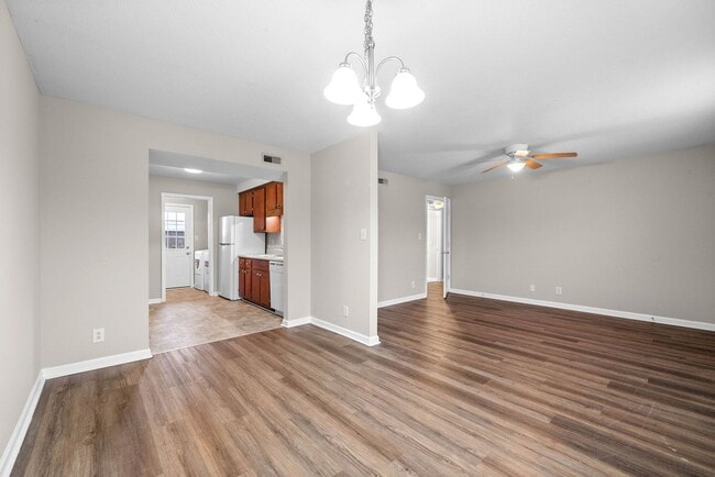 Building Photo - Northeast Dr -3884