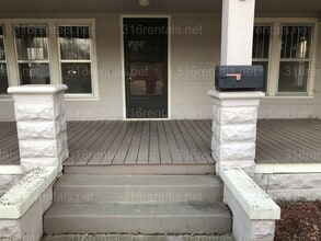 Building Photo - 521 E Broadway St