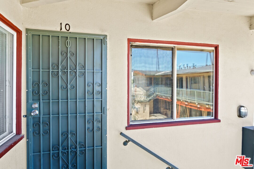 Foto principal - 7525 Crenshaw Blvd