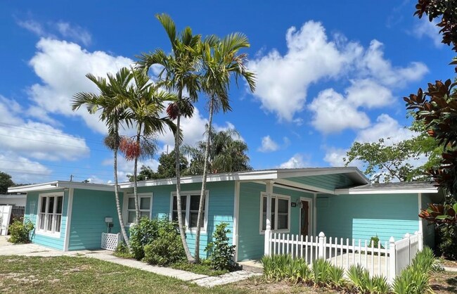 Building Photo - 2132 Coronet Dr