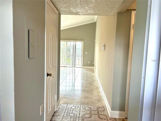 Foto del edificio - 6042 Amberly Ave