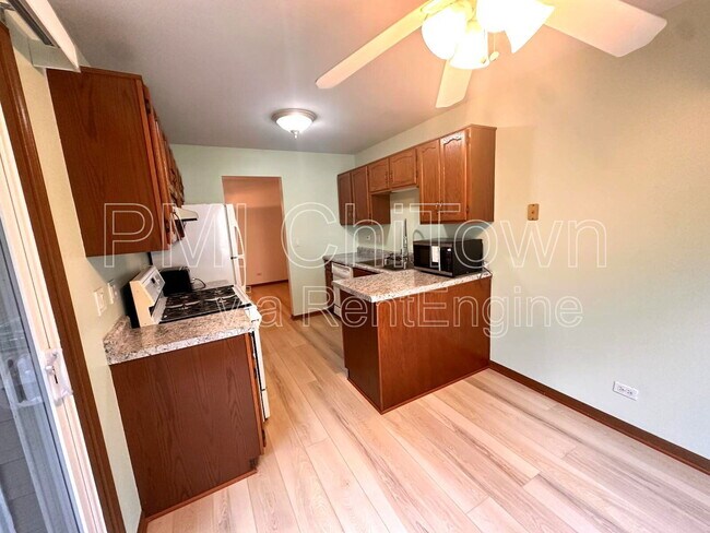 Foto del edificio - 225 Charleston Ct