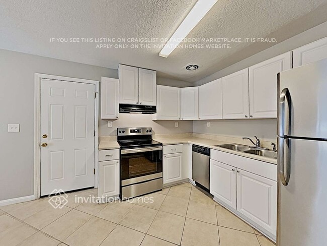 Building Photo - 429 7th St N