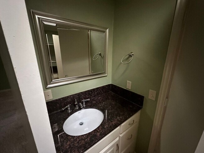 Foto del edificio - 2113 Evergreen Dr
