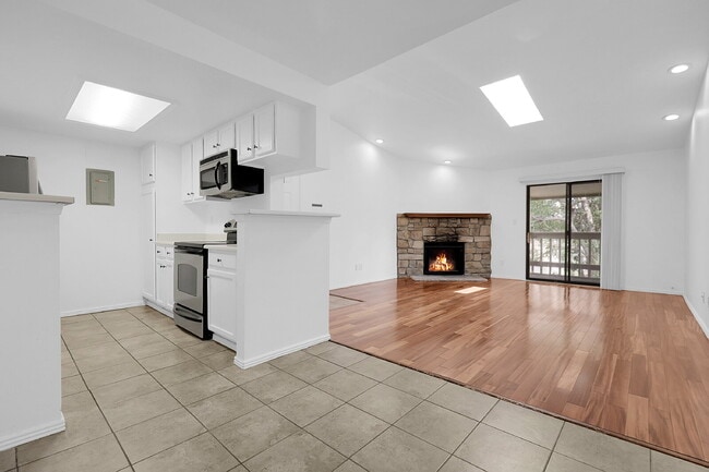Building Photo - $1,825 - 2 Bed, 2 Bath Condo in Denver wit...