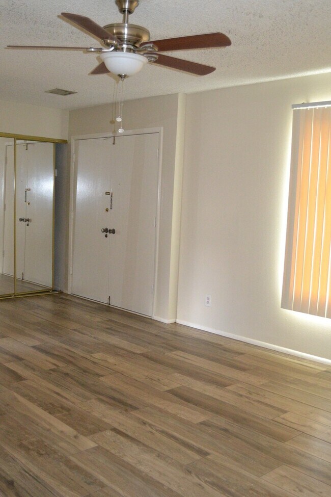 Foto del edificio - 8426 E Chaparral Rd