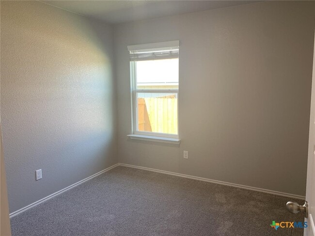 Building Photo - 716 Kimble Dr