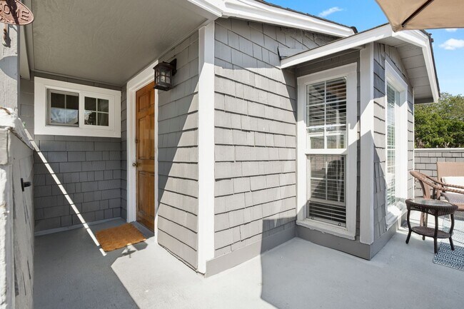 Building Photo - 310/320 9th Avenue
