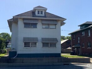 Building Photo - 123 N Gilbert St