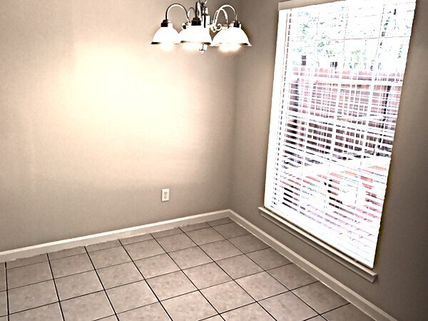 Foto del edificio - 491 Laurel Hill Cir
