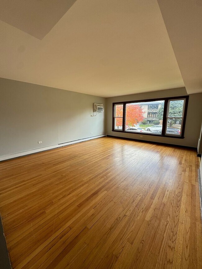 Foto del edificio - 344 Yates Ave