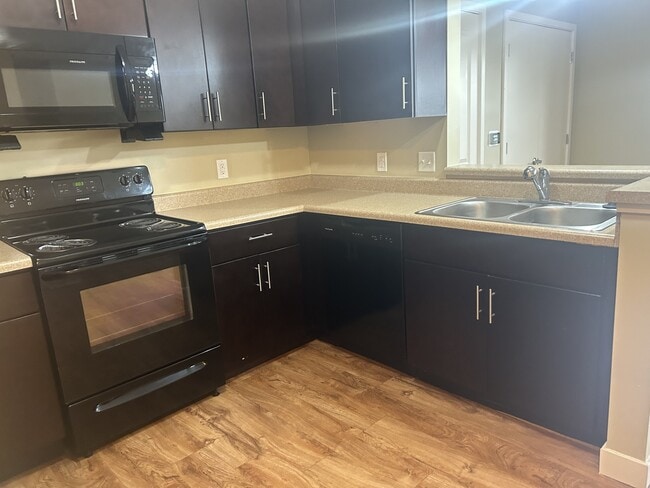 Kitchen - Apperson Way Apartments