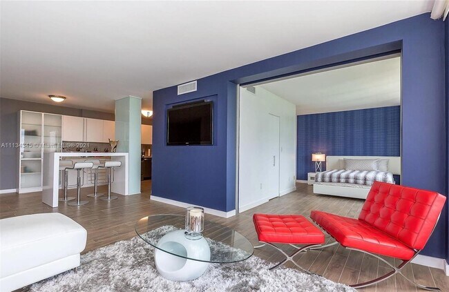 Foto del edificio - 5600 Collins Ave