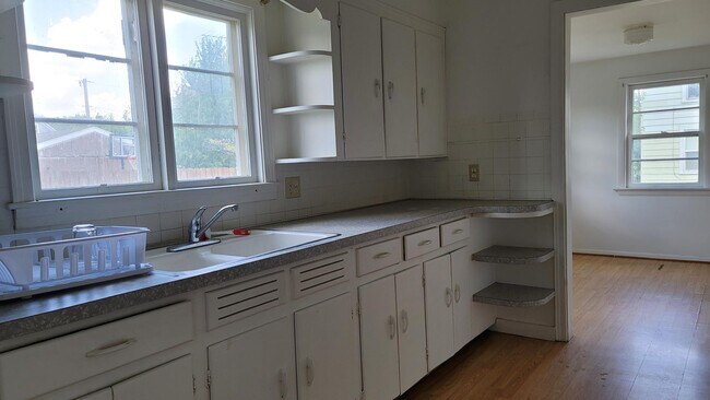 Building Photo - 628 S Rockhill Ave
