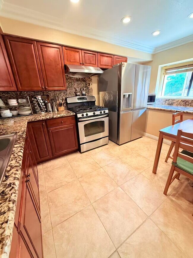 Foto del edificio - 104 N Wilson Ave