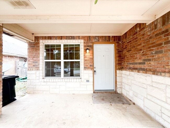 Building Photo - 1213 Cinch Dr