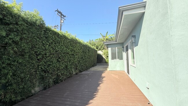 Foto del edificio - 11141 Greenlawn Ave