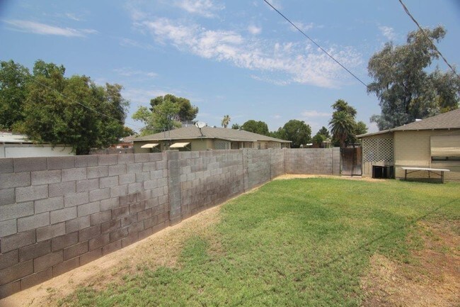 Building Photo - Flower Duplexes