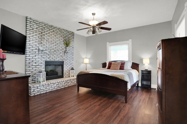 Bedroom - 108 N Muessing St