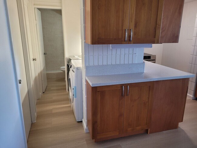 Foto del edificio - FULLY Renovated 3bd, 2ba, 1pkg for $2900