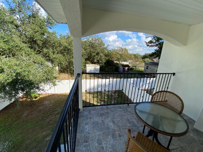 Building Photo - 1107 Seffner Valrico Rd