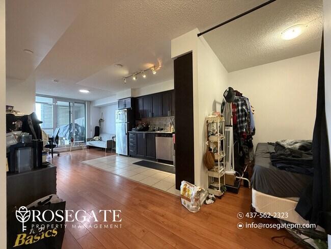Photo du bâtiment - Pet-Friendly 1 Bedroom + Den Corner Condo with Parking & Locker – North York