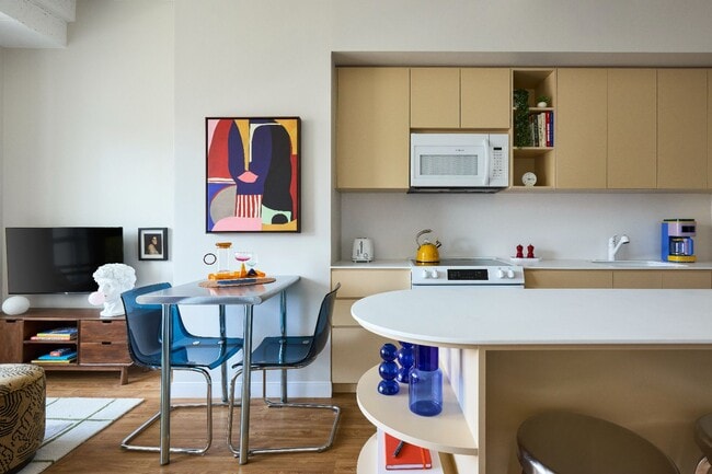 Building Photo - Aviator House