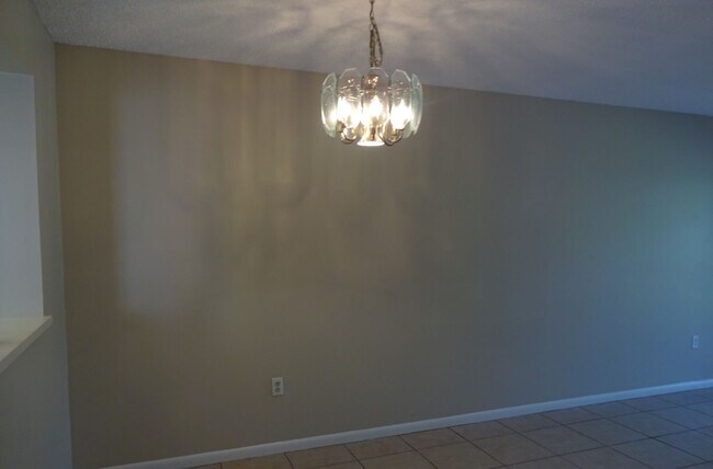 Foto del edificio - 1br/1ba Wimbledon Condo with Tile Floors a...