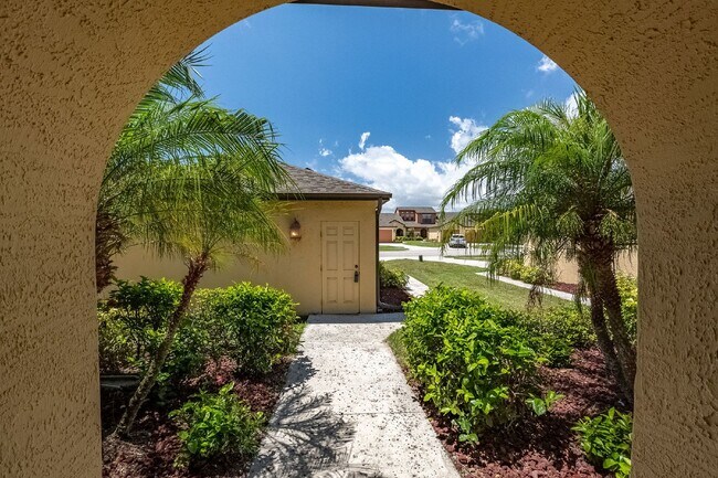 Building Photo - 3 bedroom, 2 bathroom townhome in Sonesta Walk
