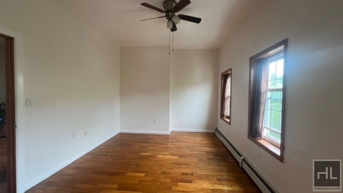 VERY SUNNY AND LARGE 3 BEDROOMS QUINCY STR... Room for Rent in Brooklyn, NY