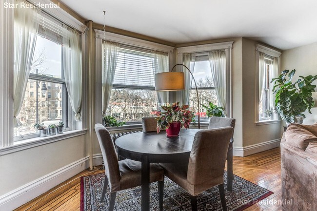 Foto del edificio - 1031 Beacon St