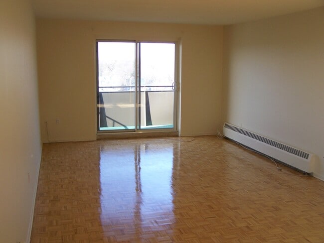 Living Room - Marine Square West