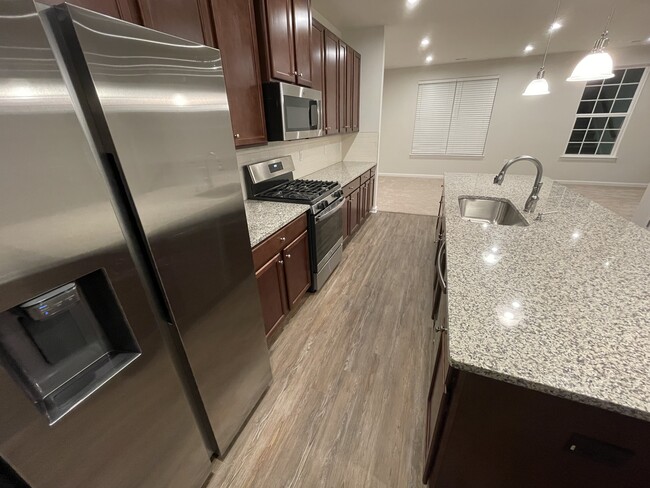 Foto del edificio - 4846 Randall Rd