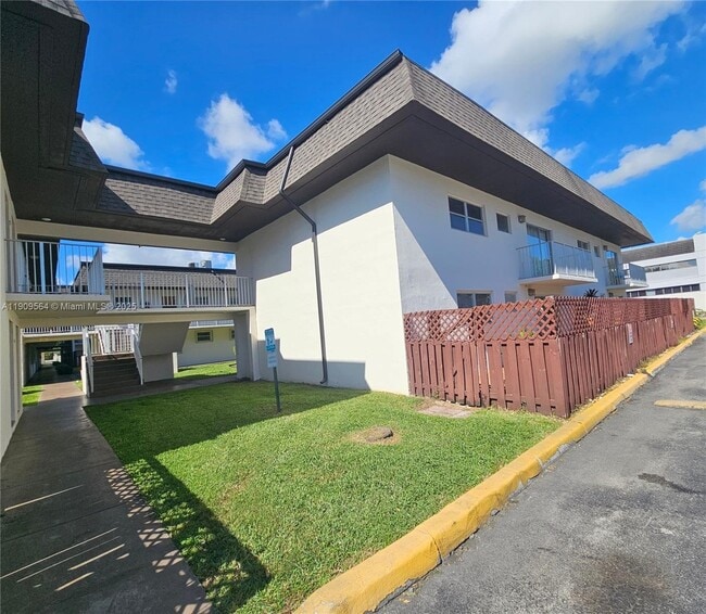 Foto del edificio - 8601 SW 94th St