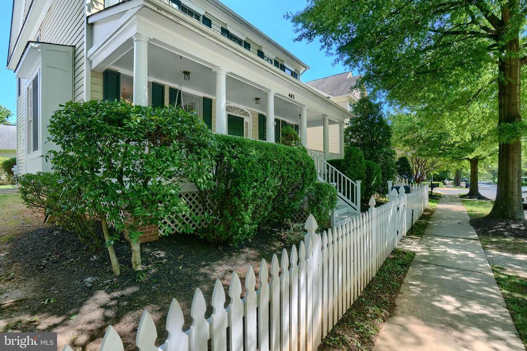 Primary Photo - 403 Crooked Creek Dr