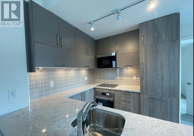 Building Photo - 38 Simcoe Promenade
