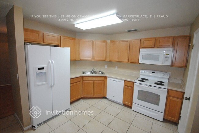 Building Photo - 15643 Charter Oaks Trail