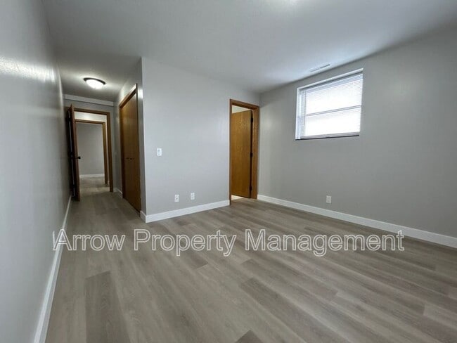 Foto del edificio - 208 E 5th St