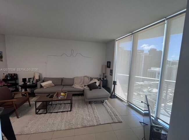 Foto del edificio - 185 SW 7th St