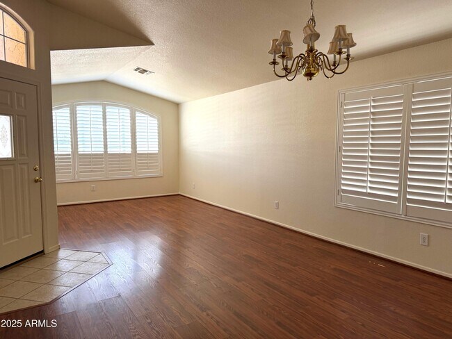 Foto del edificio - 9837 W Tonopah Dr