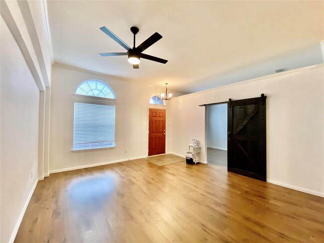 Foto del edificio - 5721 Seneca Dr
