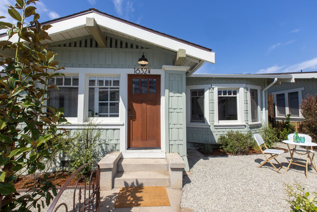 Building Photo - 1632 6th Ave