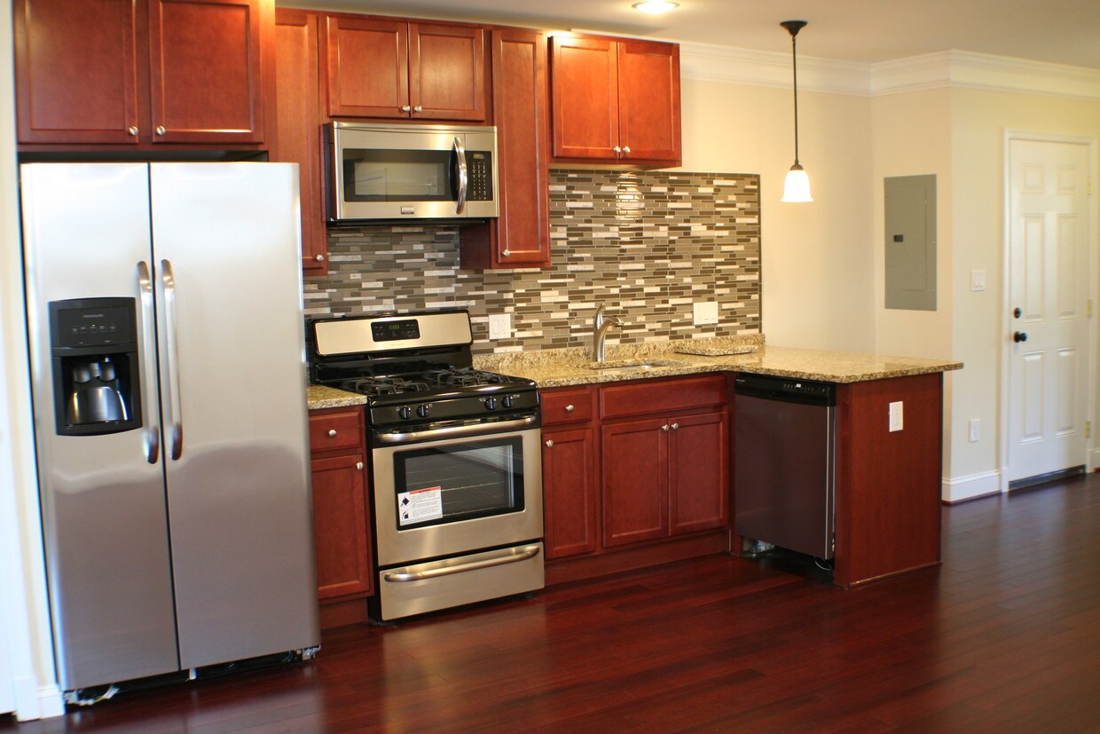 Kitchen - 421 Evarts St NE