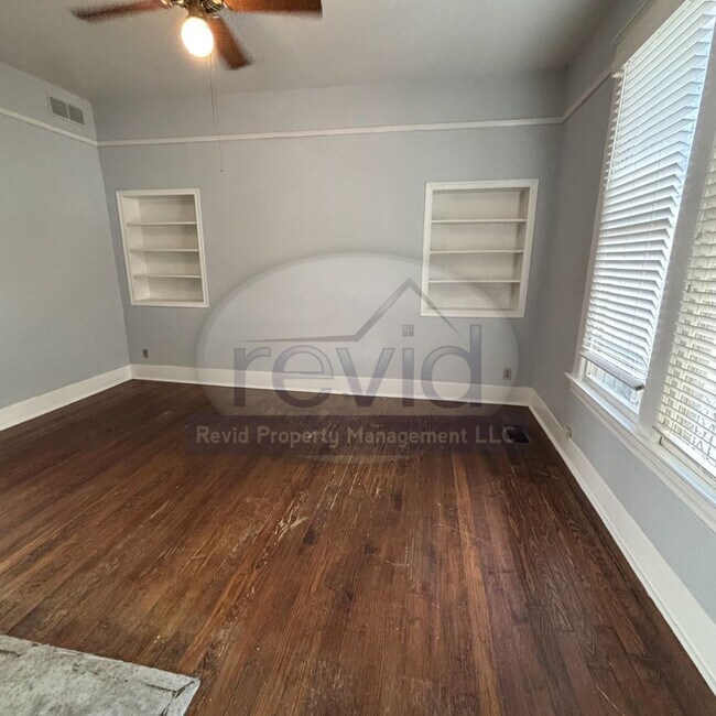 Foto del edificio - 288 N McLean Blvd
