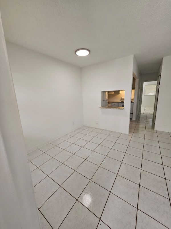 Foto del edificio - 1150 NE 17th Ct