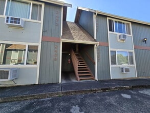 Building Photo - 2469 NE Kerr St
